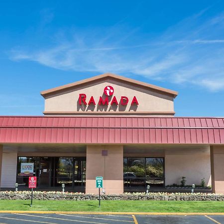 Ramada By Wyndham Medford Hotel & Conference Center Extérieur photo