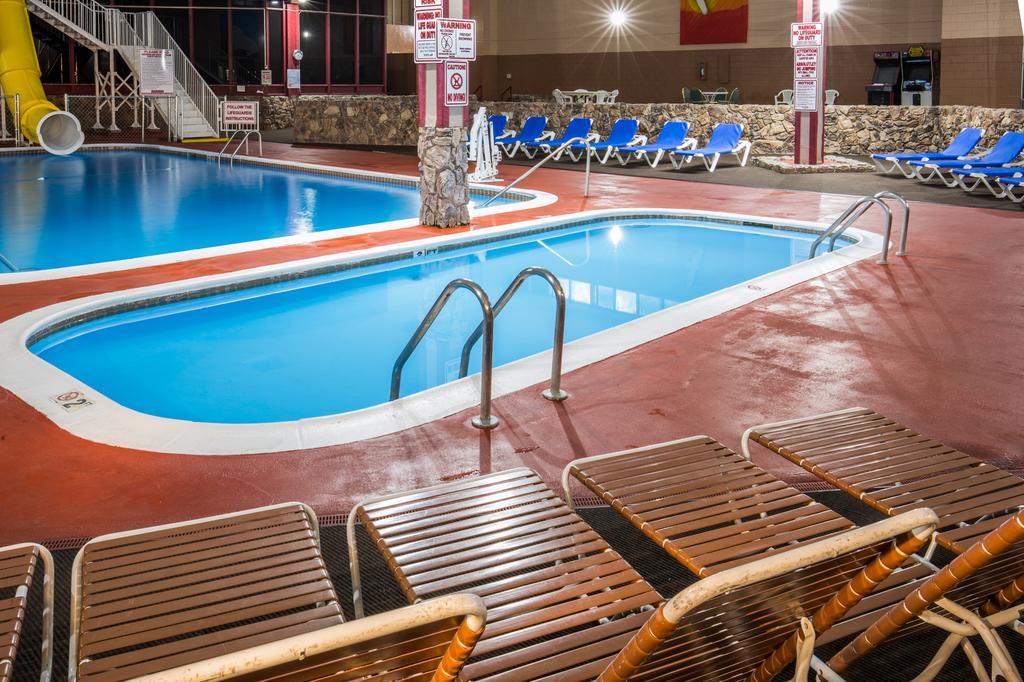 Ramada By Wyndham Medford Hotel & Conference Center Extérieur photo