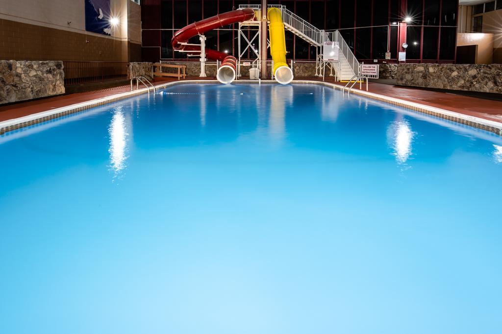 Ramada By Wyndham Medford Hotel & Conference Center Extérieur photo