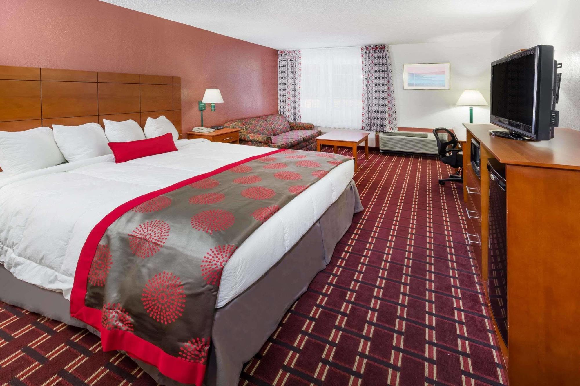 Ramada By Wyndham Medford Hotel & Conference Center Extérieur photo
