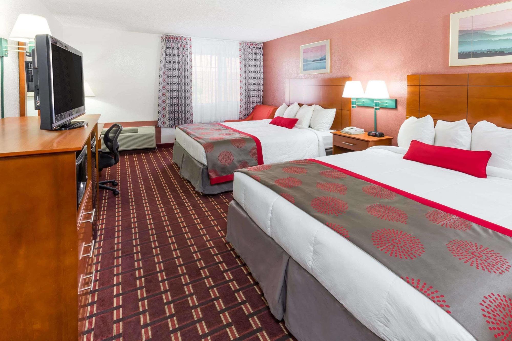 Ramada By Wyndham Medford Hotel & Conference Center Extérieur photo