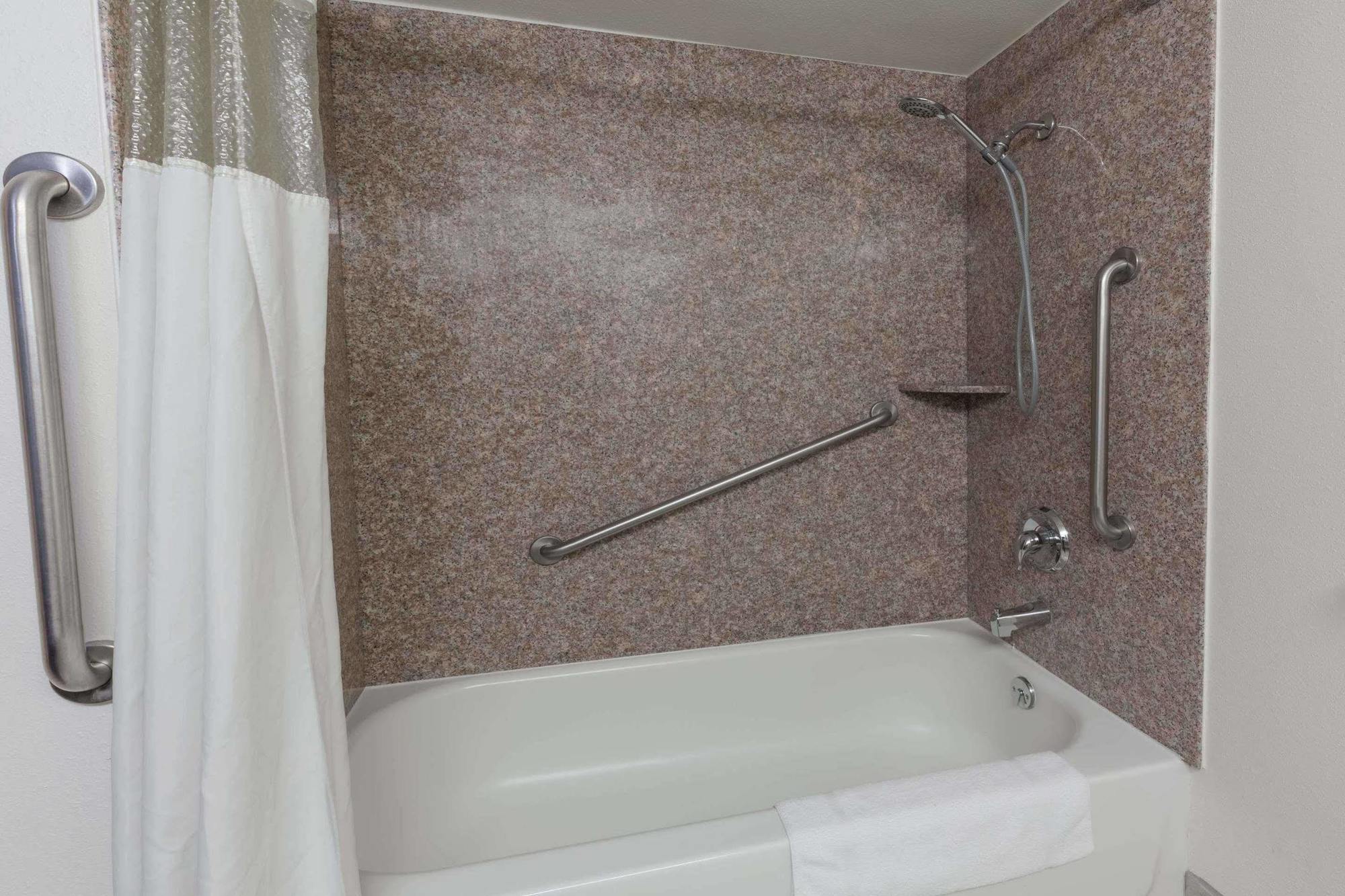 Ramada By Wyndham Medford Hotel & Conference Center Extérieur photo