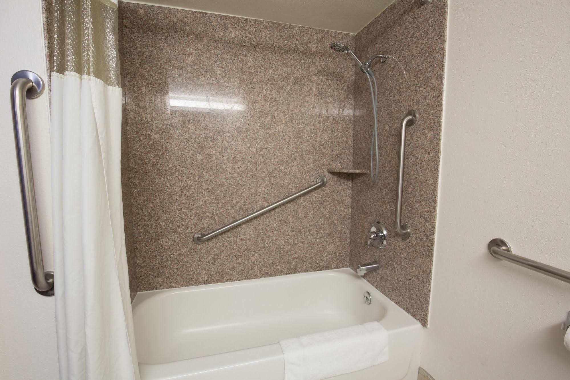 Ramada By Wyndham Medford Hotel & Conference Center Extérieur photo