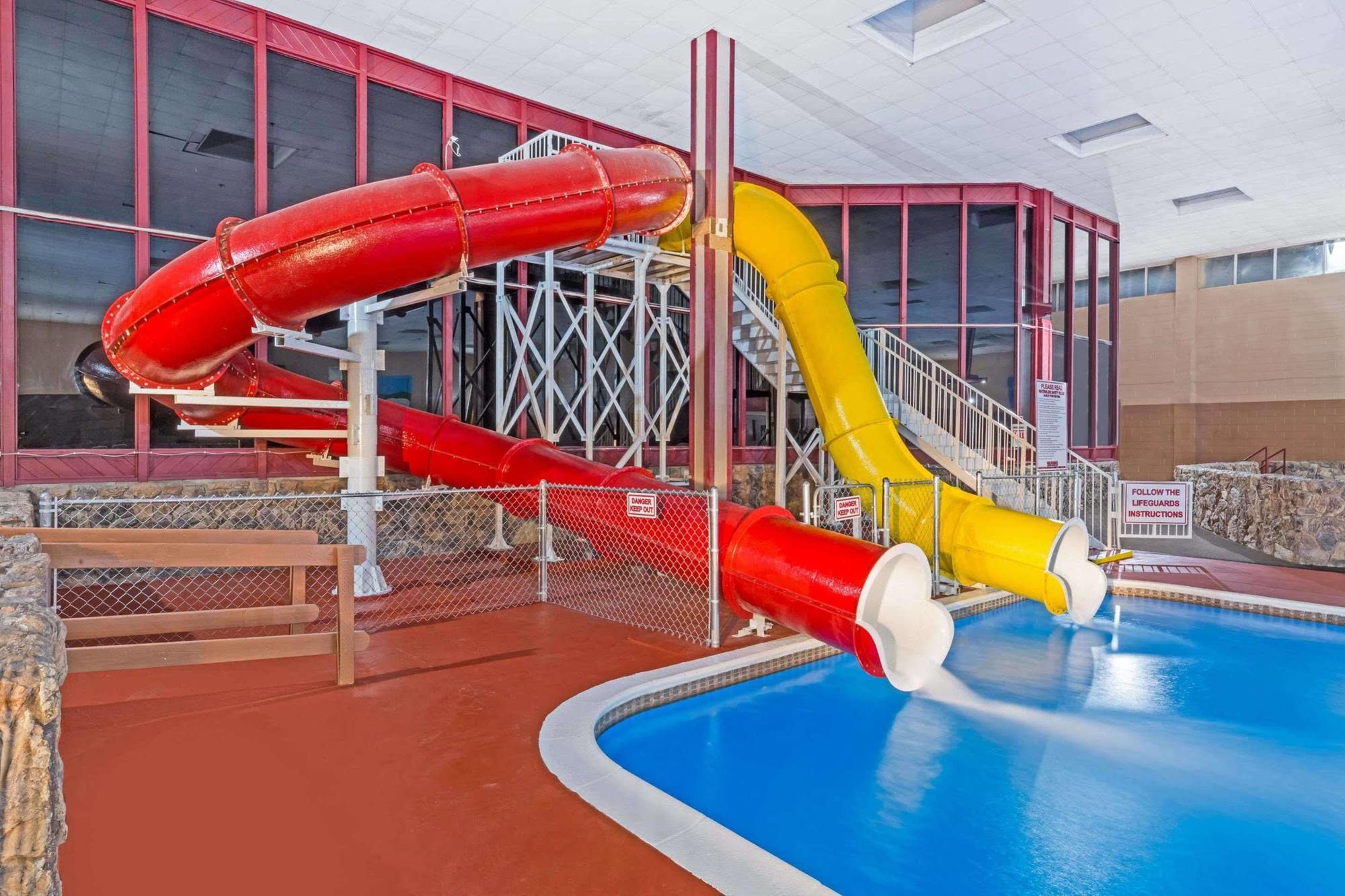 Ramada By Wyndham Medford Hotel & Conference Center Extérieur photo