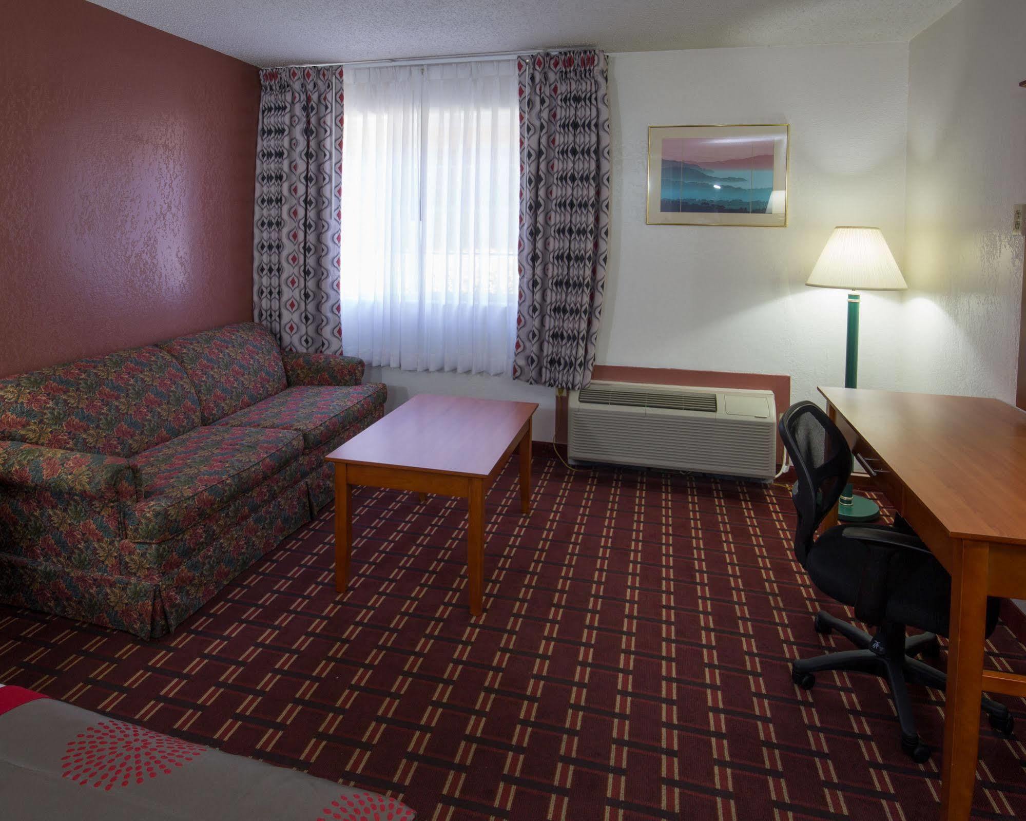 Ramada By Wyndham Medford Hotel & Conference Center Extérieur photo