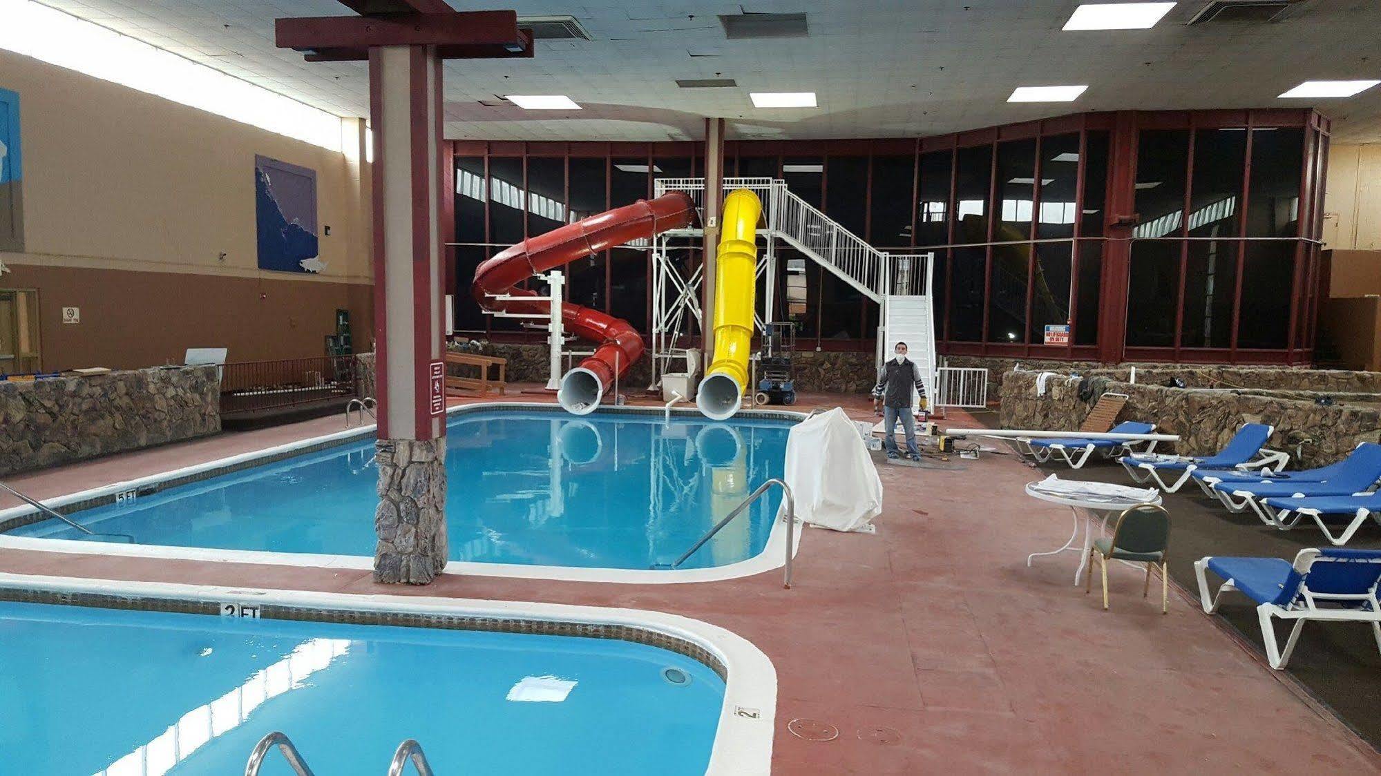 Ramada By Wyndham Medford Hotel & Conference Center Extérieur photo